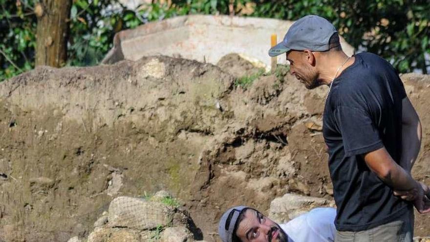 Trabajos de excavación en el yacimiento de Castro Alobre, en Vilagarcía. // Iñaki Abella