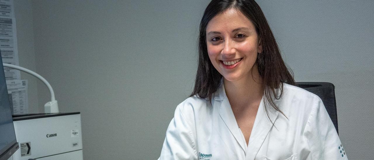 La doctora Giacaman, en su consulta de Son Espases