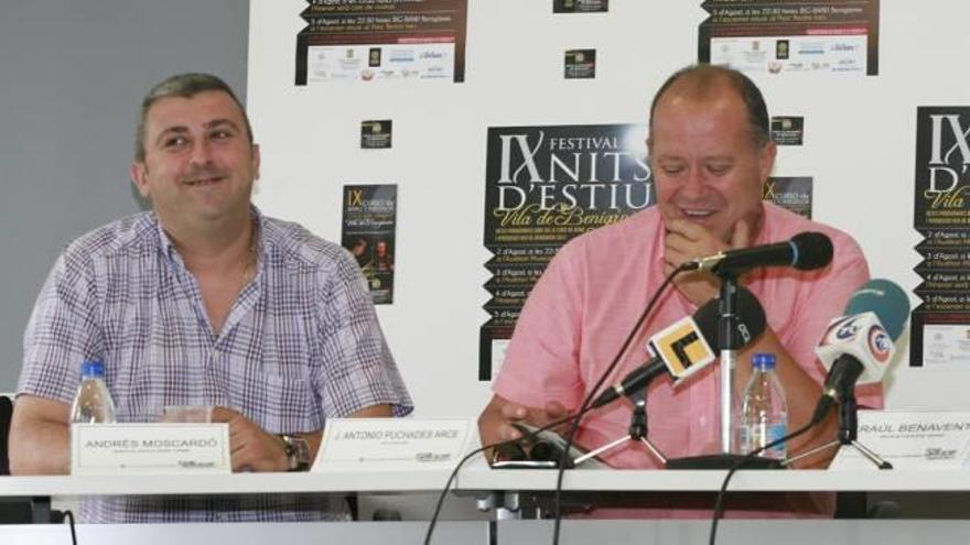 Andrés Moscardó, a la izquierda, en la presentación de un acto junto al exalcalde Juan Puchades.