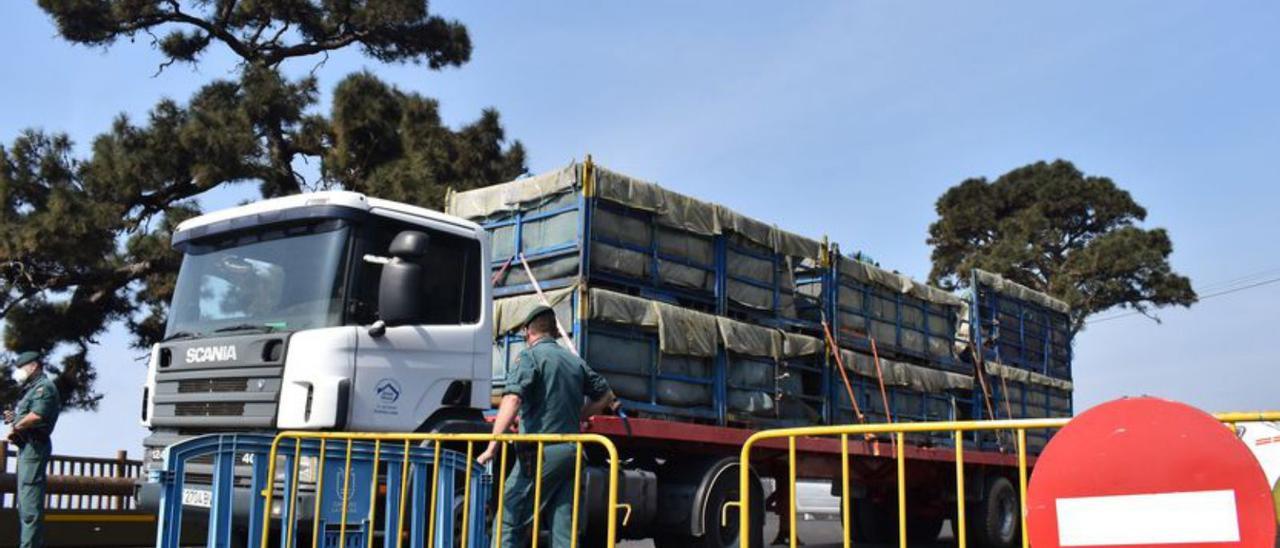 Corte de tráfico en un acceso a Puerto Naos