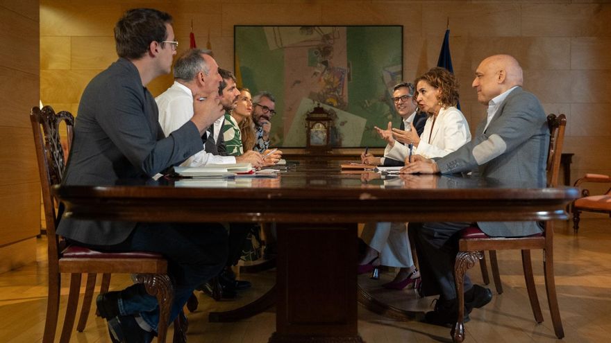 Reunión entre Sumar y PSOE sobre el futuro del Gobierno de España tras la encarcelación de Santos Cerdán.