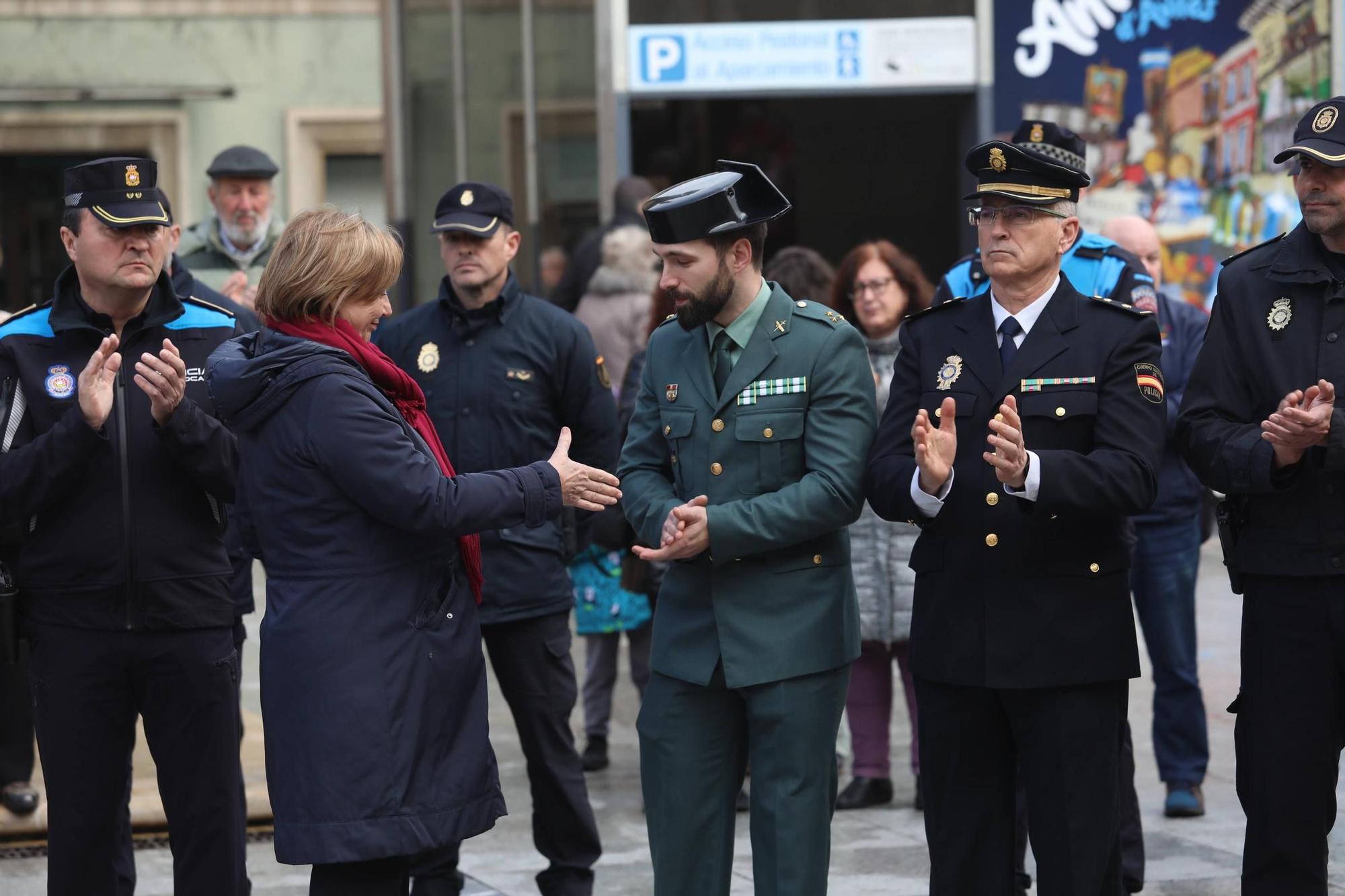 EN IMÁGENES: Concentraciones en la Comarca de Avilés por los guardias civiles fallecidos