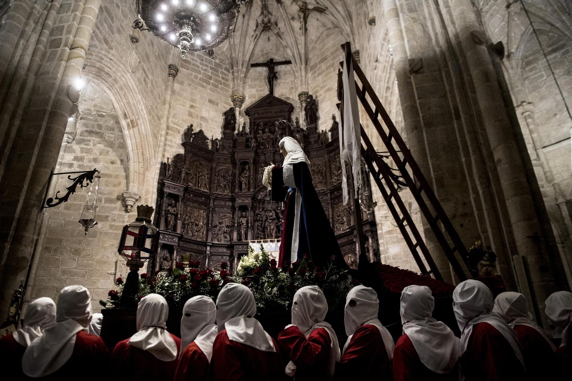 La Virgen del Buen Fin da aliento a la Semana Santa de Cáceres