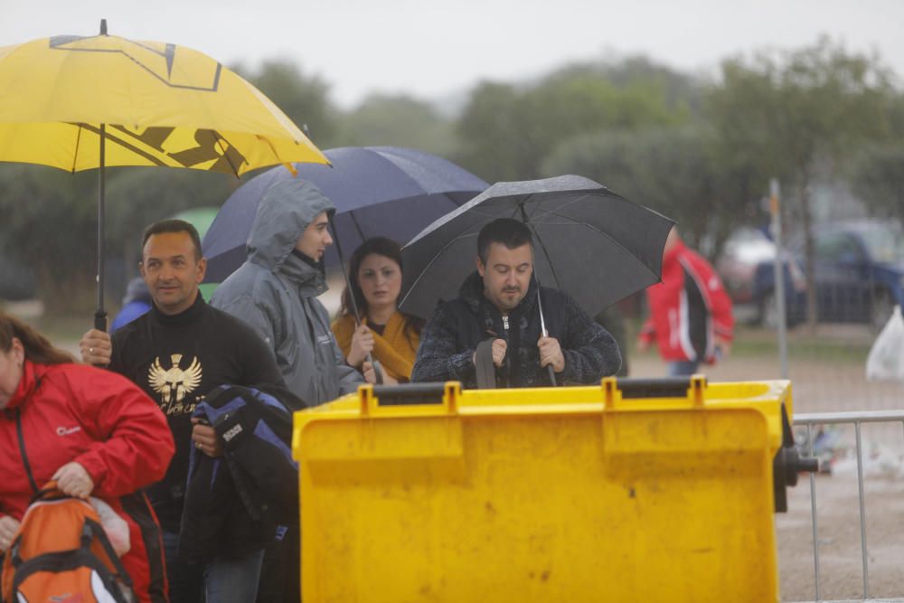 Más de 170.000 valientes desafían a la lluvia en Cheste