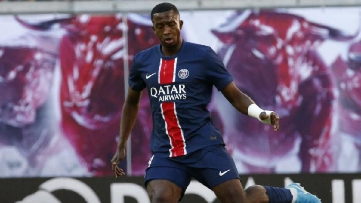 Pacho, central del PSG