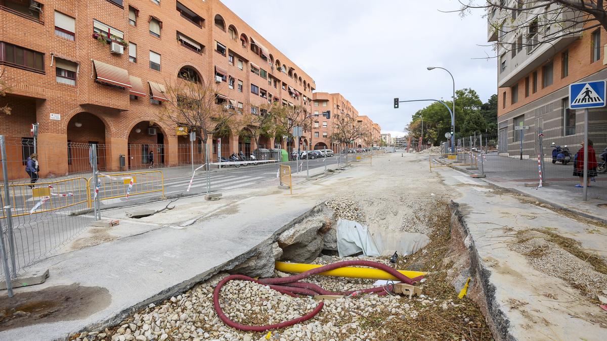 Los vecinos llevan más de dos semanas sin ver operarios en la zona