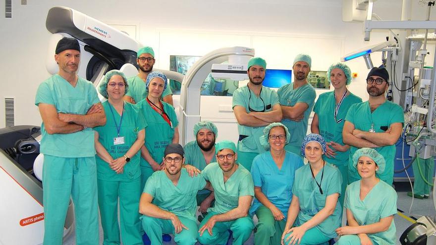 Parte del equipo de Cirugía Vascular en el quirófano híbrido