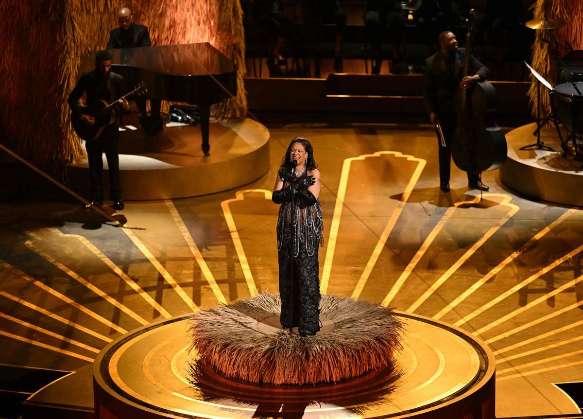 Rihanna interpreta Lift me up en los Oscar 2023