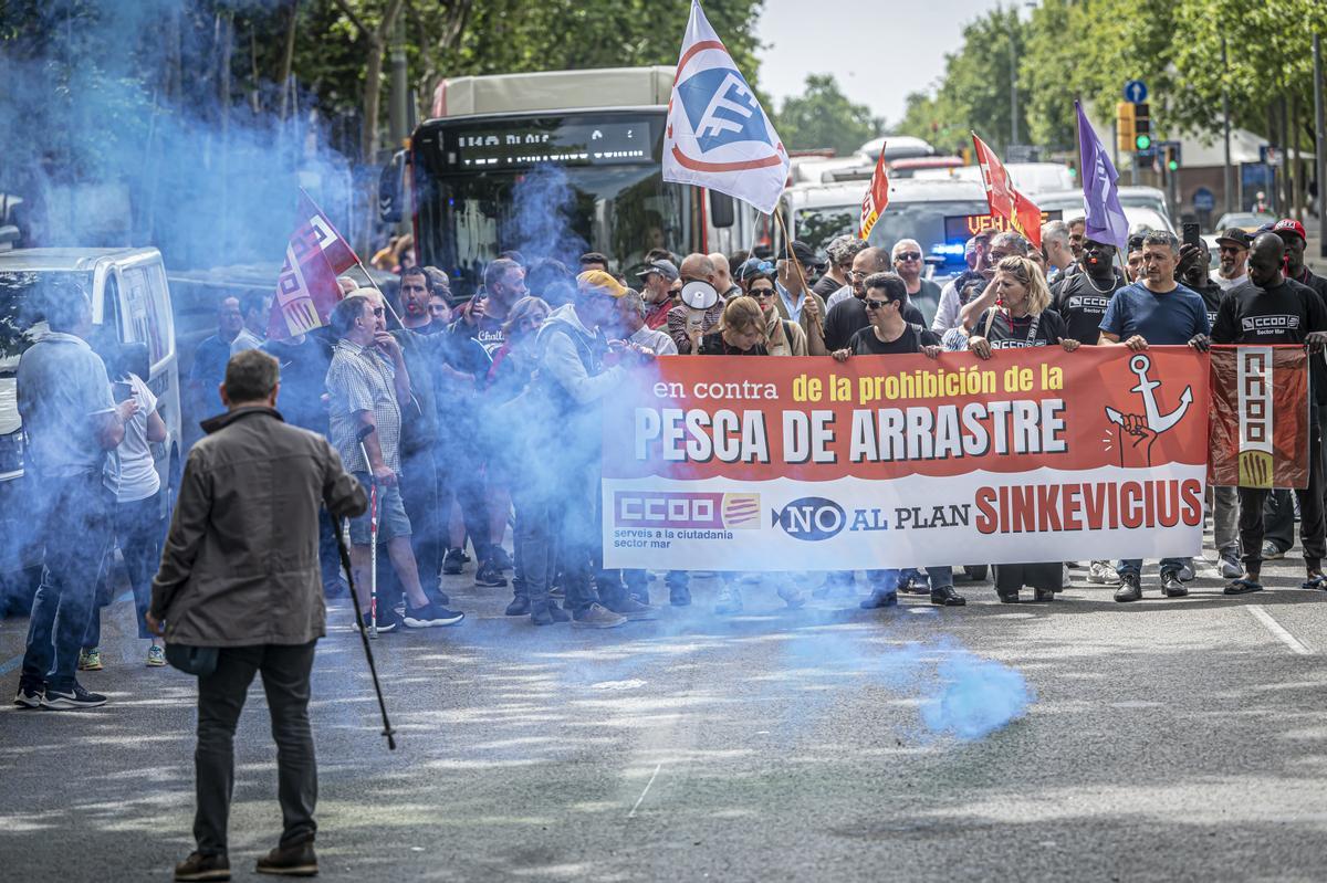 Pescadores de Barcelona protestan contra la prohibición de la pesca de arrastre