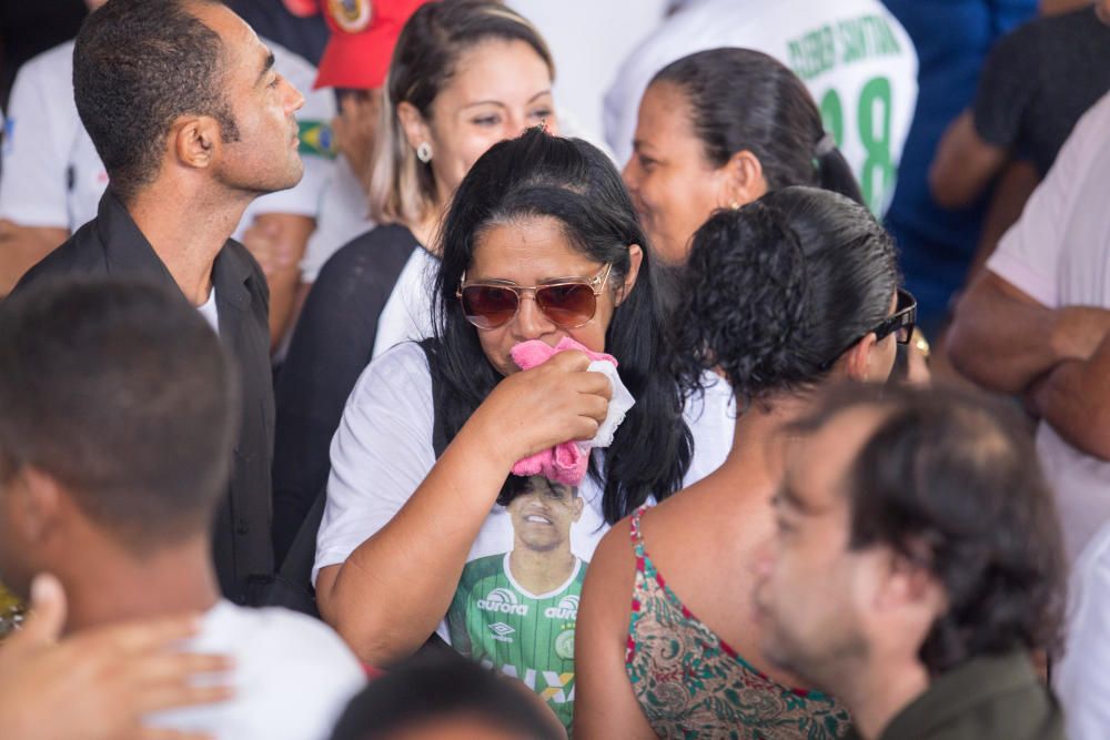 Dolor y emoción en el entierro de los jugadores del Chapecoense