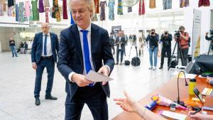El líder de la ultraderecha en Países Bajos, Geert Wilders, vota en las elecciones europeas