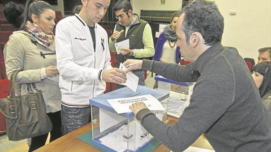 La Uex afronta en otoño elecciones para suceder a Segundo Píriz como rector