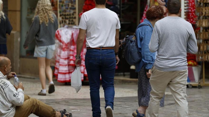 Un cuarto de la población española vive en situación de pobreza. | JORGE ZAPATA / EFE