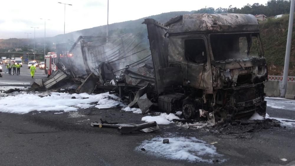 Incendio de un camión en la AP9