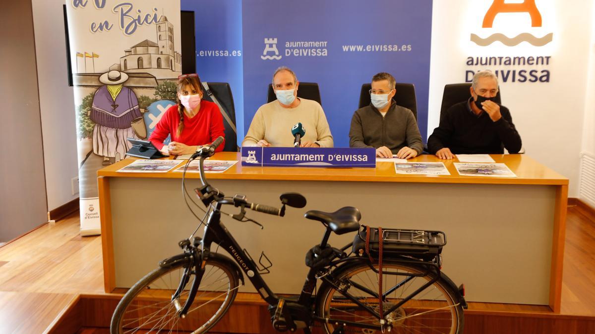 Imagen de la rueda de prensa celebrada esta mañana en el Ayuntamiento de Ibiza.