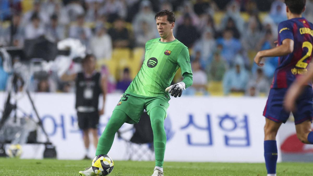 Szczesny: el primero en salir al campo de entrenamiento