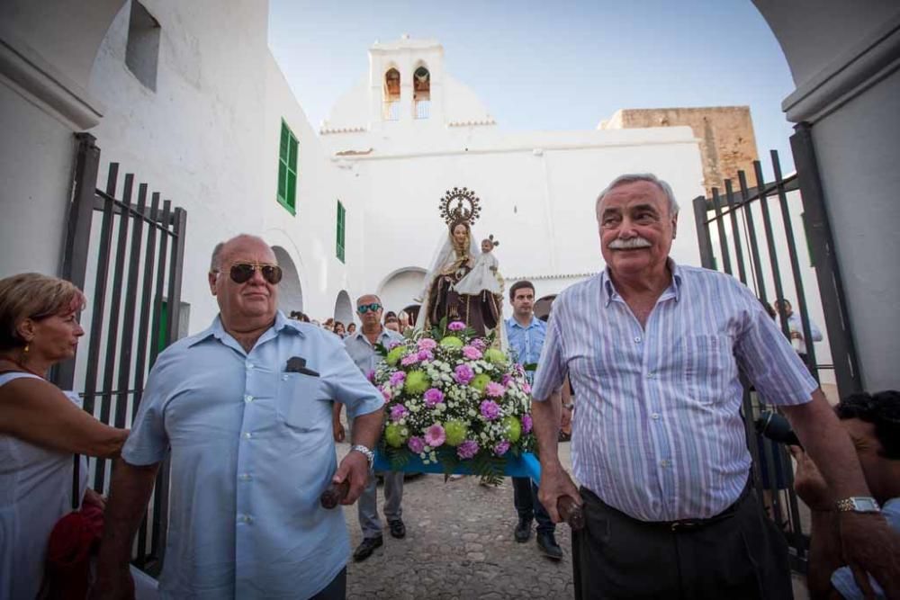 La procesión de la Virgen del Carmen de Sant Antoni congregó a menos público del habitual
