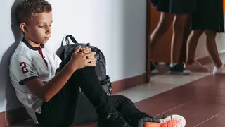 ¿Por qué hay personas que necesitan caer bien a todo el mundo? La raíz suele estar en la infancia