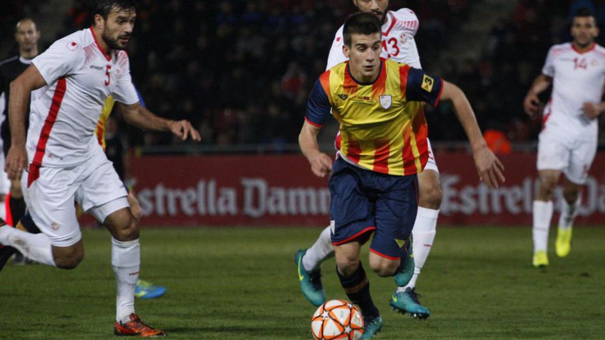 Aleix Garcia celebrant un gol de la selecció a Montilivi. | MARC MARTÍ