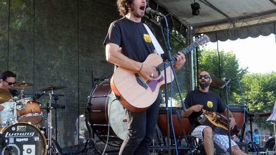 Media docena de grupos actúan en el festival solidario por el pueblo sirio