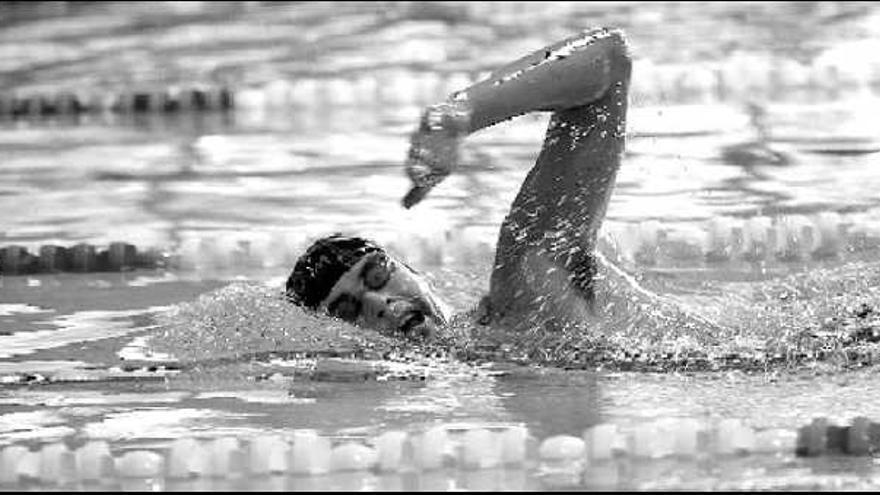 Diego García Rapado, ayer entrenándose en la piscina del Santa Olaya.