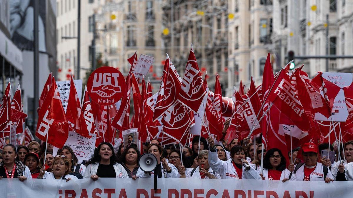 Trabajadoras del Servicio de Atención a Domicilio (SAD) durante una manifestación celebrada el pasado 23 de noviembre en Madrid.