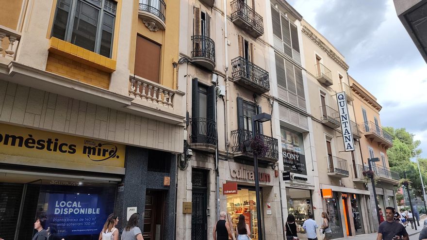 S&#039;esfondra el sostre d&#039;un edifici del centre de Figueres