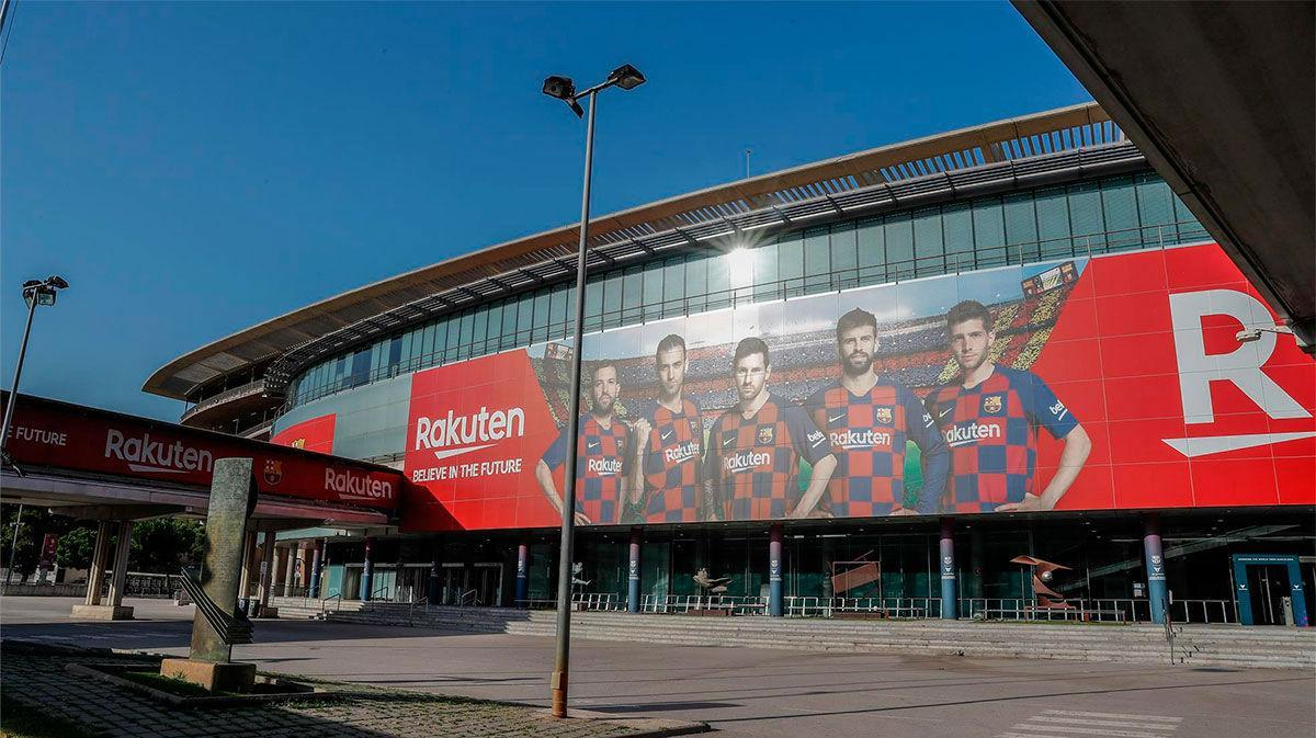 Insólito ambiente desierto alrededor del Camp Nou antes del encuentro Barça-Nápoles