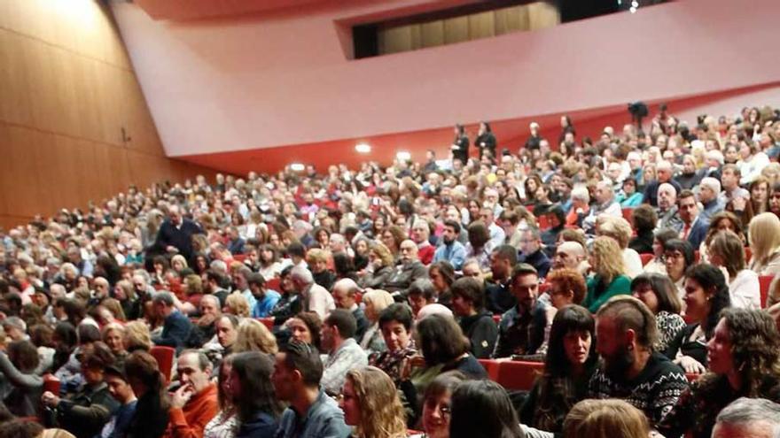 Público asistente a un concierto celebrado en el Centro Niemeyer.