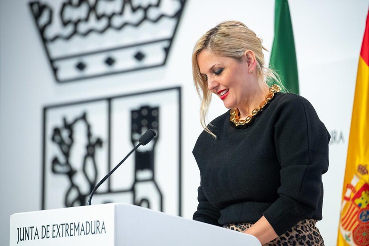 La portavoz de la Junta de Extremadura, Elena Manzano, en rueda de prensa en Mérida