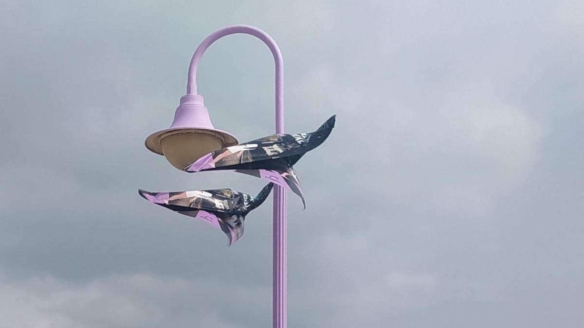 Una de las farolas que ha sufrido el vandalismo en El Campello.