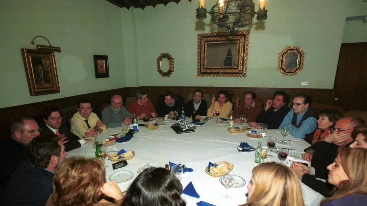 Una castiza tertulia en el desaparecido restaurante El Chinitas.