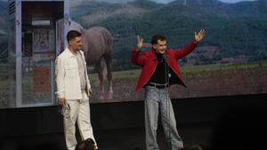 The Tyets recogiendo uno de los cuatro galardones en los premios Enderrock