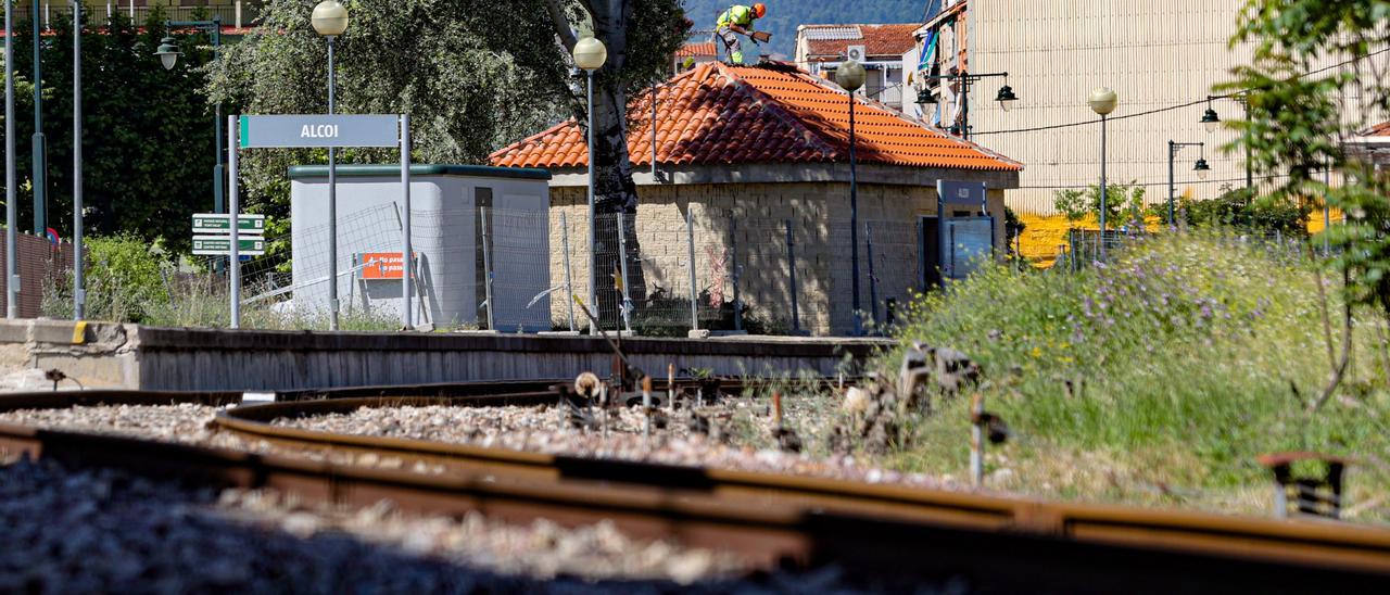 Obras que se están realizando en la estación de tren de Alcoy, dentro del proyecto de renovación del trazado.