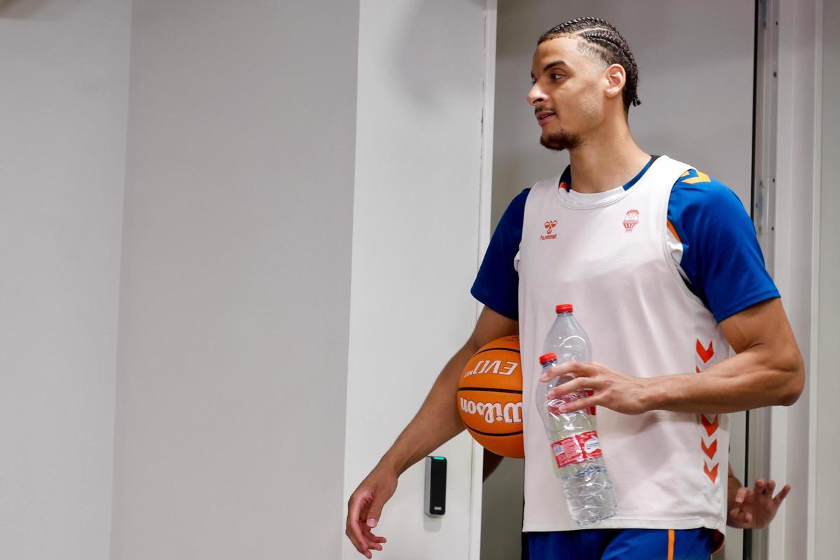 Neal Sako, a su llegada a la sala de prensa en la previa al Valencia Basket - Joventut
