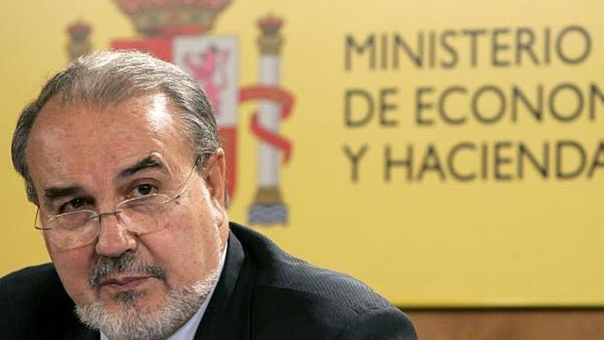 El ministro de Economía, Pedro Solbes, en la presentación de la propuesta sobre financiación autonómica.
