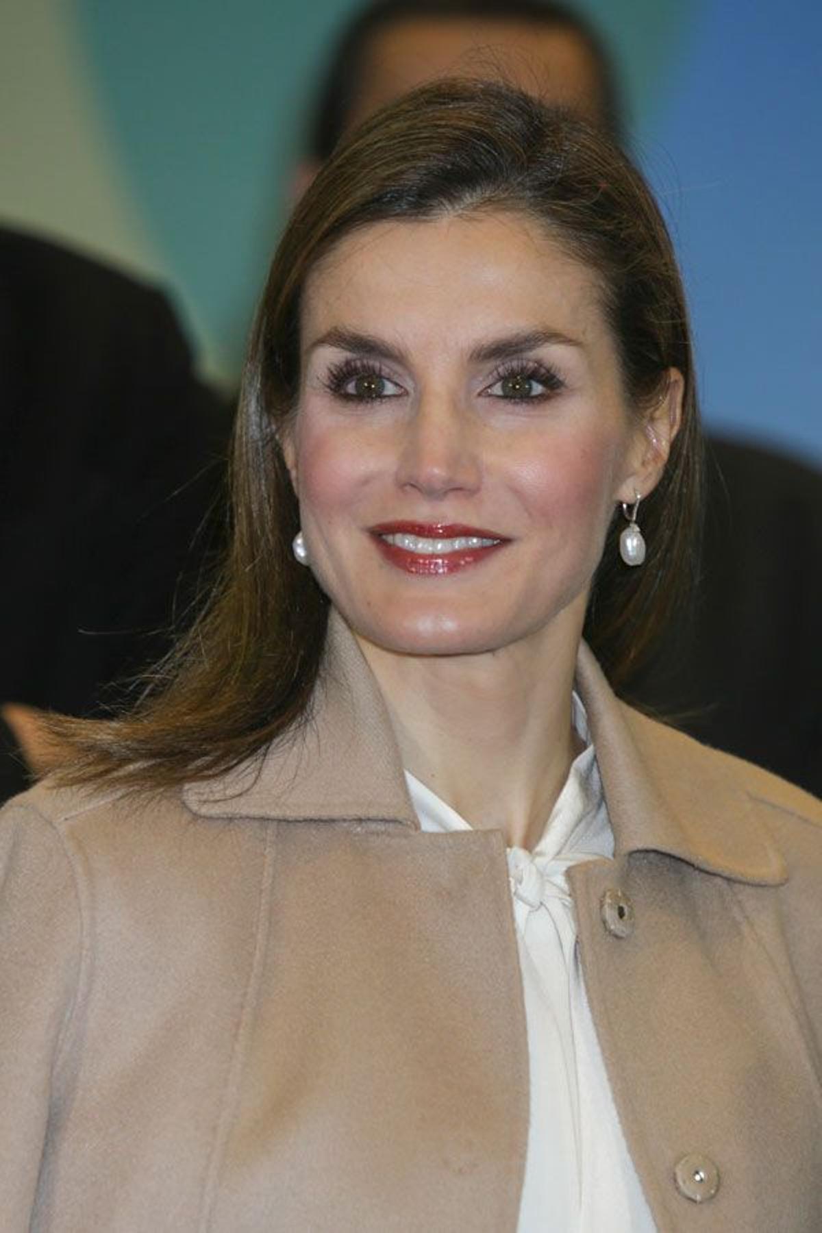 Letizia Ortiz con pendientes perlas de Tous