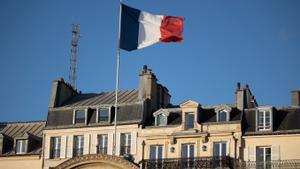 Archivo - September 21, 2023, Paris, France, France: The flag of France from the Elysee presidential Palace.
