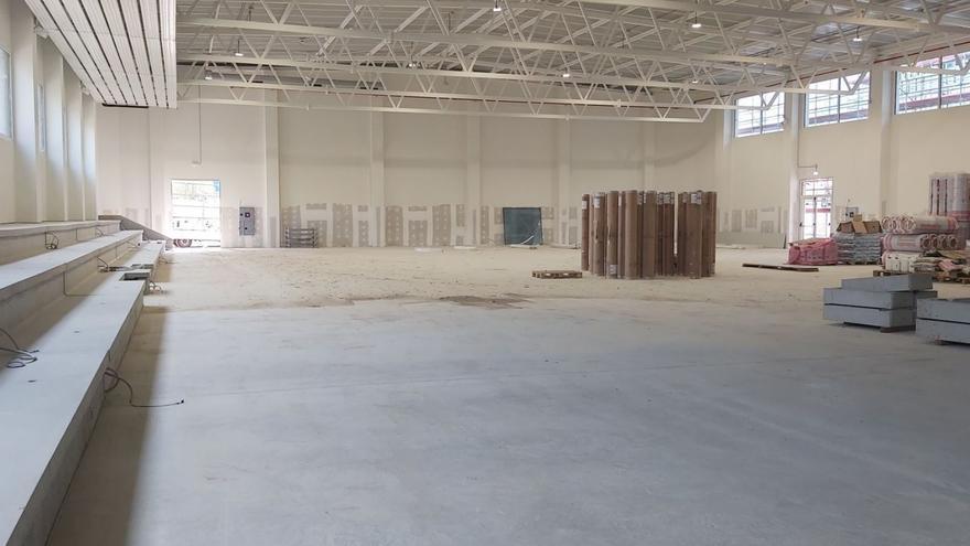 El polideportivo, aún en obras, del IES Margarita Salas de La Corredoria.