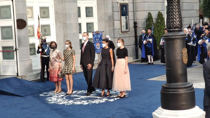 Así fue la llegada de la Familia Real al Teatro Campoamor para los Premios Princesa de Asturias