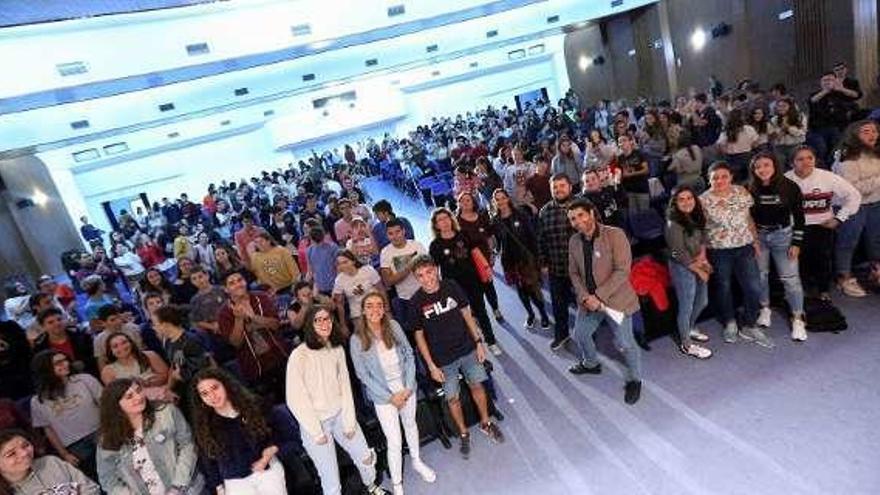 Alumnos de los tres institutos celebraron el Erasmus Day. // A. H.