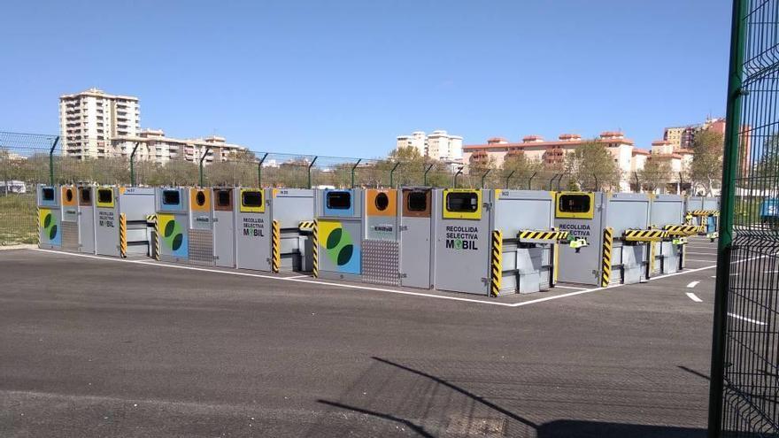 Una docena de plataformas ya está aparcada en el solar de la calle Callao.