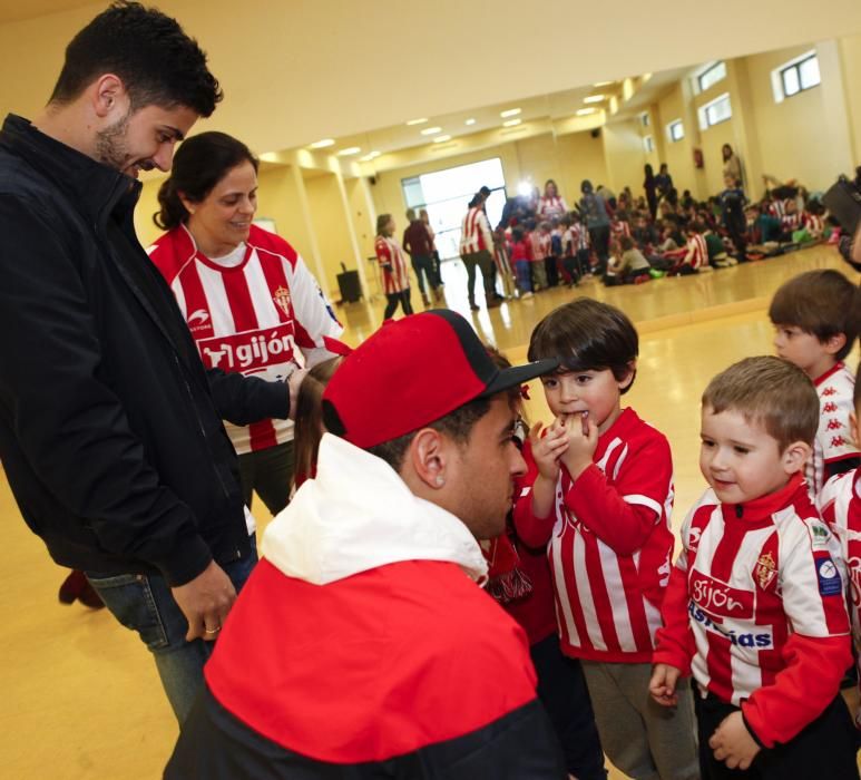 Visita de jugadores del Sporting al colegio Gloria Fuertes de Gijón