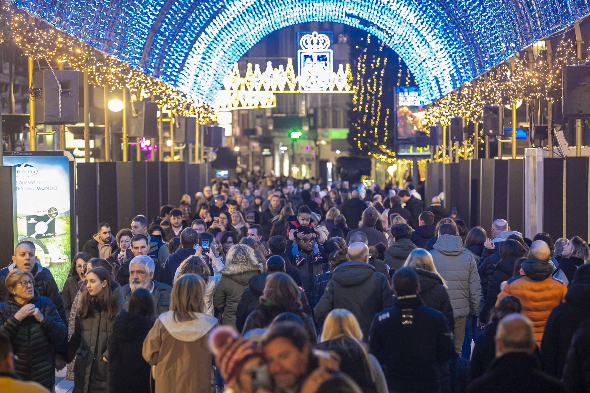 Ambiente navideño durante el puente en Oviedo