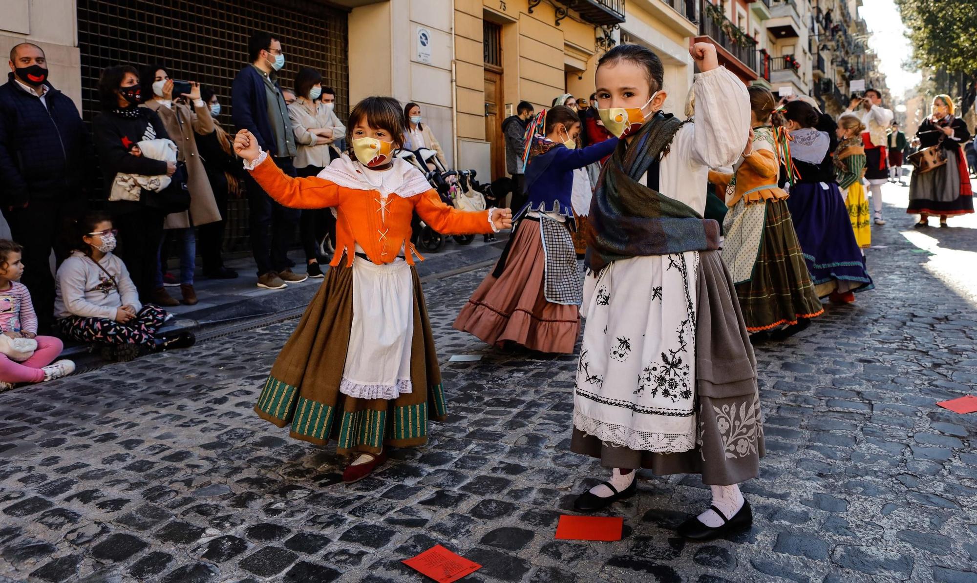 Alcoy da el pistoletazo de salida a su Trilogía del Nadal con el desfile de les Pastoretes