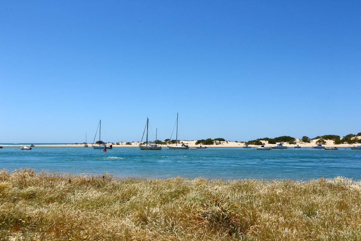Soleado día de primavera en Novo Sancti Petri en Andalucía