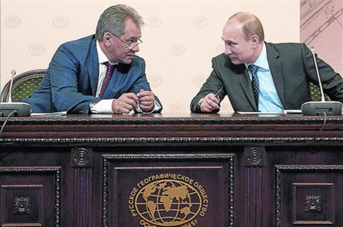 Putin i el ministre de Defensa rus, Serguei Xoigu, ahir a Moscou. Putin i el ministre de Defensa rus, Serguei Xoigu, ahir a Moscou.