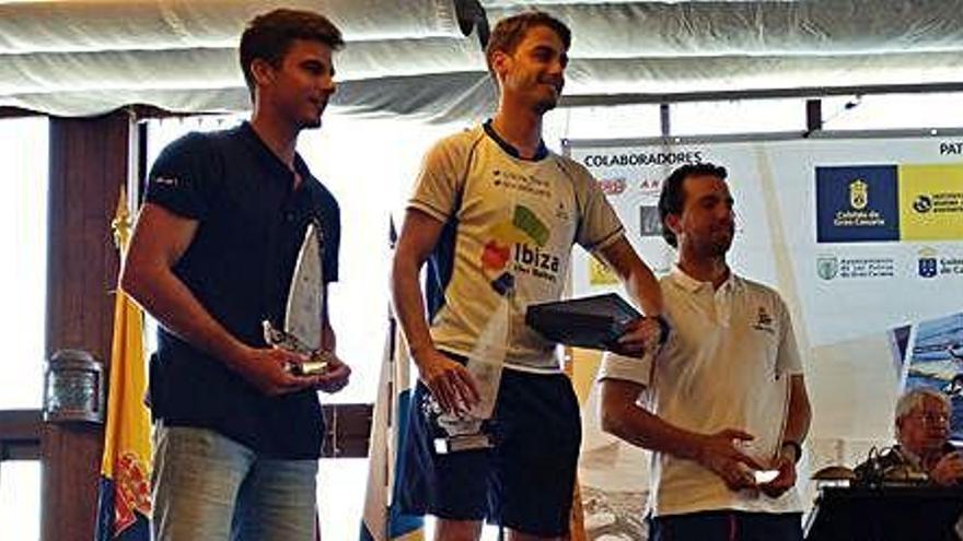 Carlos Roselló, en lo más alto del podio del Campeonato de España de Laser Standard.