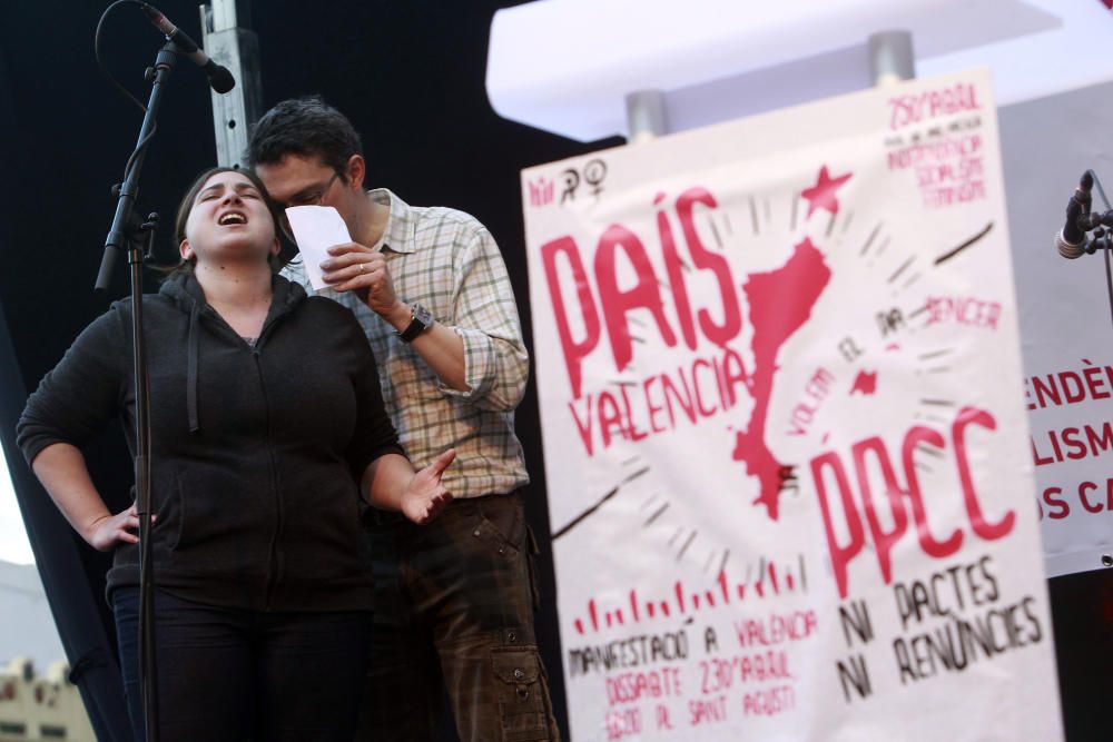 Manifestación en Valencia con motivo del 25 d'Abril