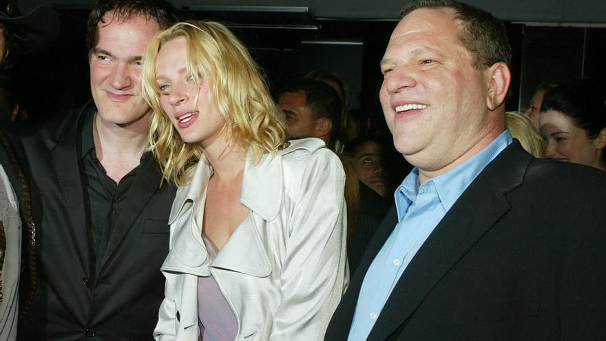 Thurman, entre Tarantino y Weinstein, en 2004.